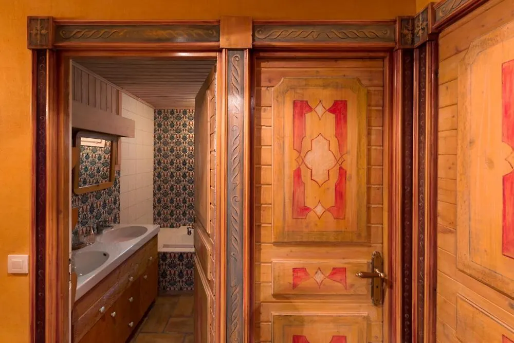 Chalet Mokus Les Allues Bed & Breakfast